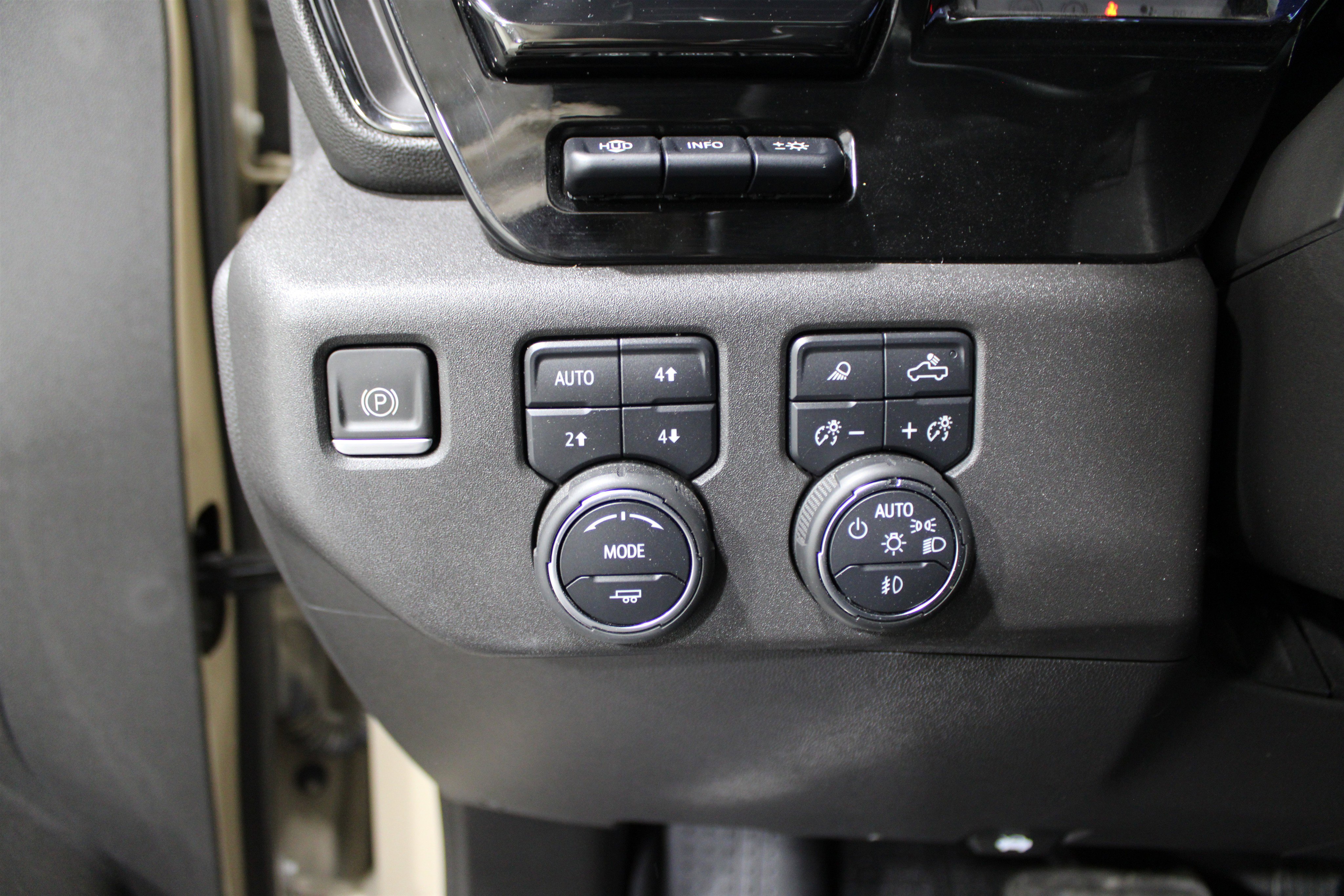 Used 2023 Chevrolet Silverado 1500 ZR2 image 10