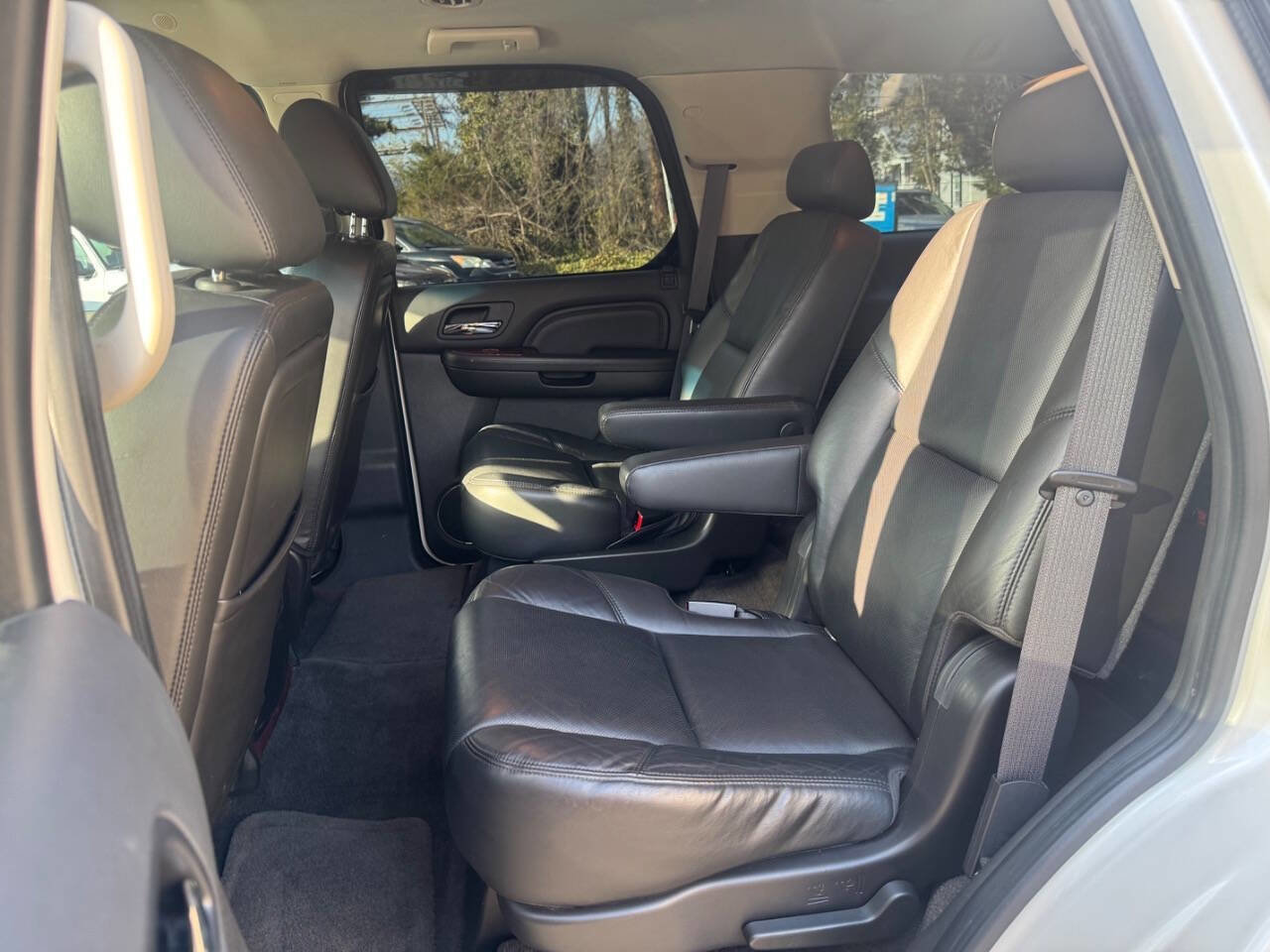 Used 2010 Cadillac Escalade 2WD image 17