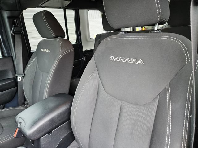 Used 2016 Jeep Wrangler Unlimited Sahara w/ Connectivity Group AWD/4WD image 25