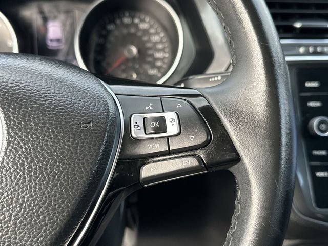 Used 2020 Volkswagen Tiguan SE w/ Panoramic Sunroof Package image 19