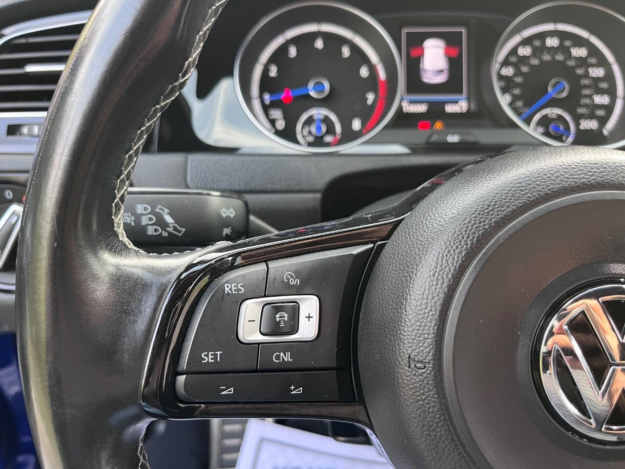 Used 2017 Volkswagen Golf R 4-Door image 32