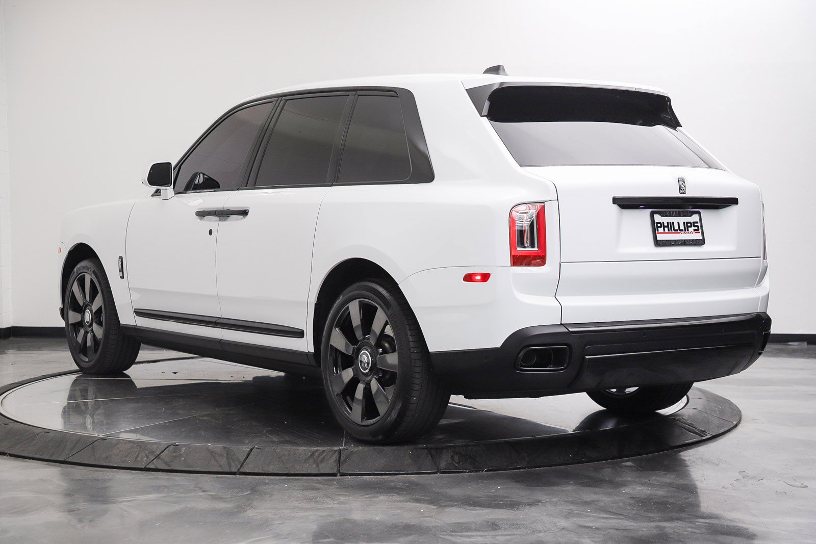 Used 2023 Rolls-Royce Cullinan AWD/4WD image 3