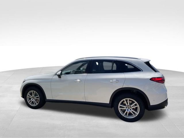 Used 2025 Mercedes-Benz GLC 300 4MATIC image 3