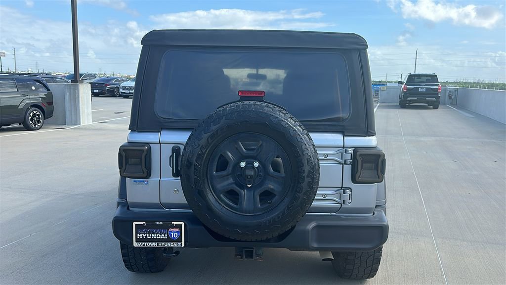 Used 2018 Jeep Wrangler Unlimited Sport image 12