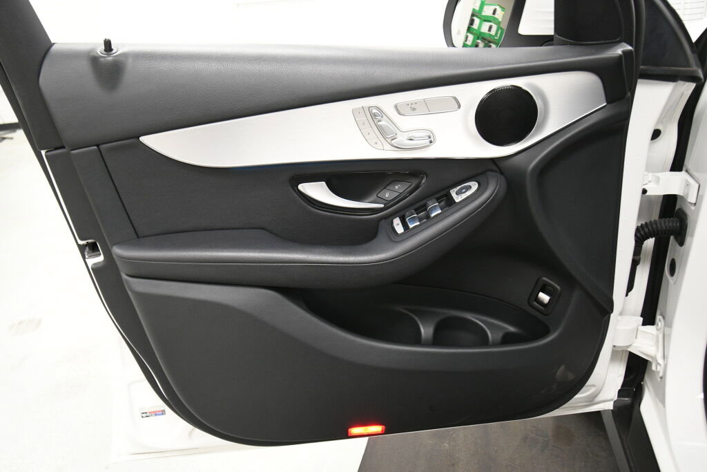 Used 2019 Mercedes-Benz GLC 300 4MATIC image 14