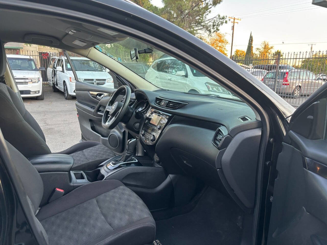 Used 2018 Nissan Rogue Sport SV image 23