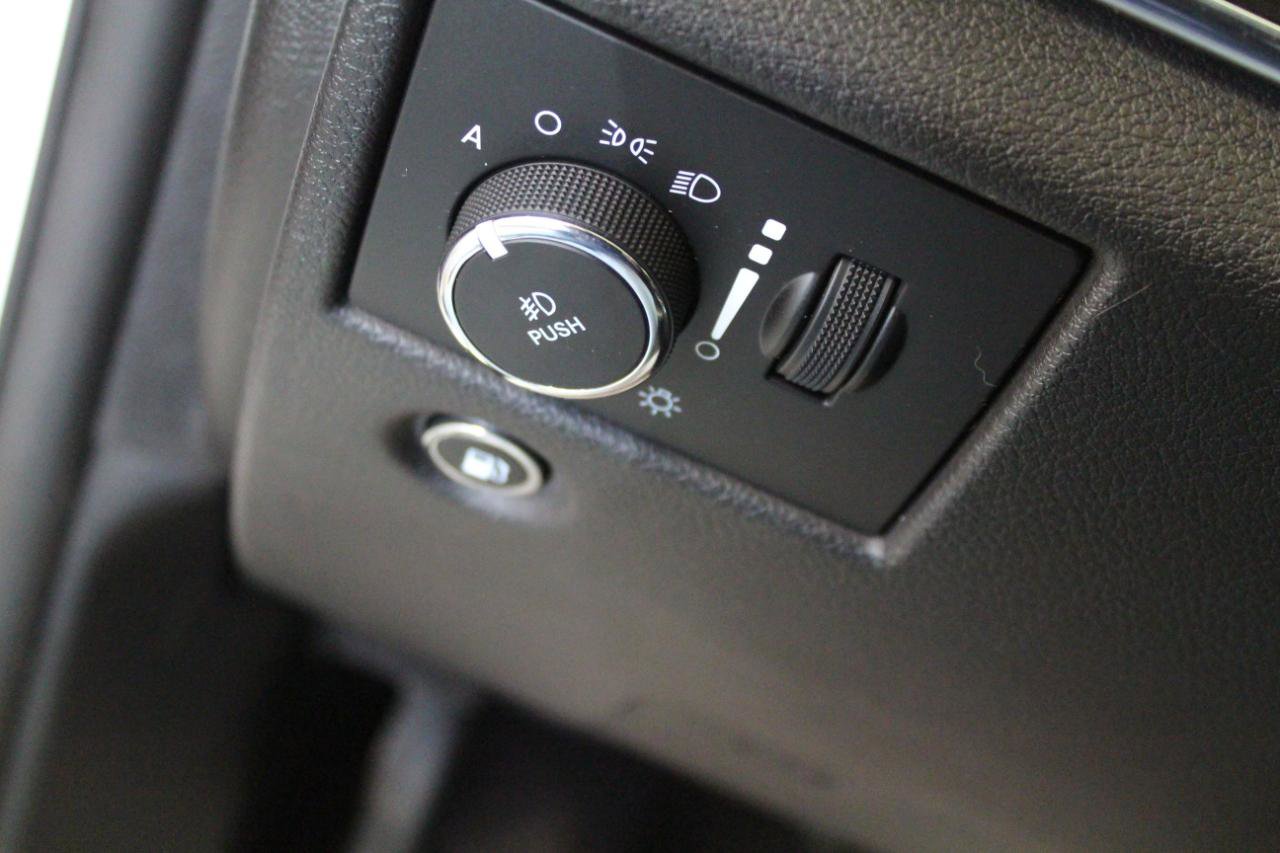 Used 2017 Jeep Grand Cherokee Limited AWD/4WD image 11