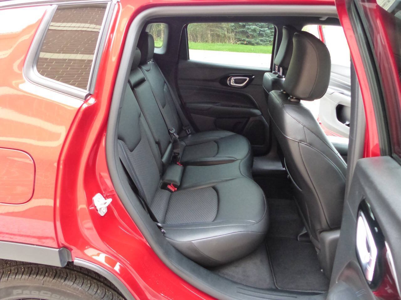 Used 2026 Jeep Compass Latitude AWD/4WD image 39