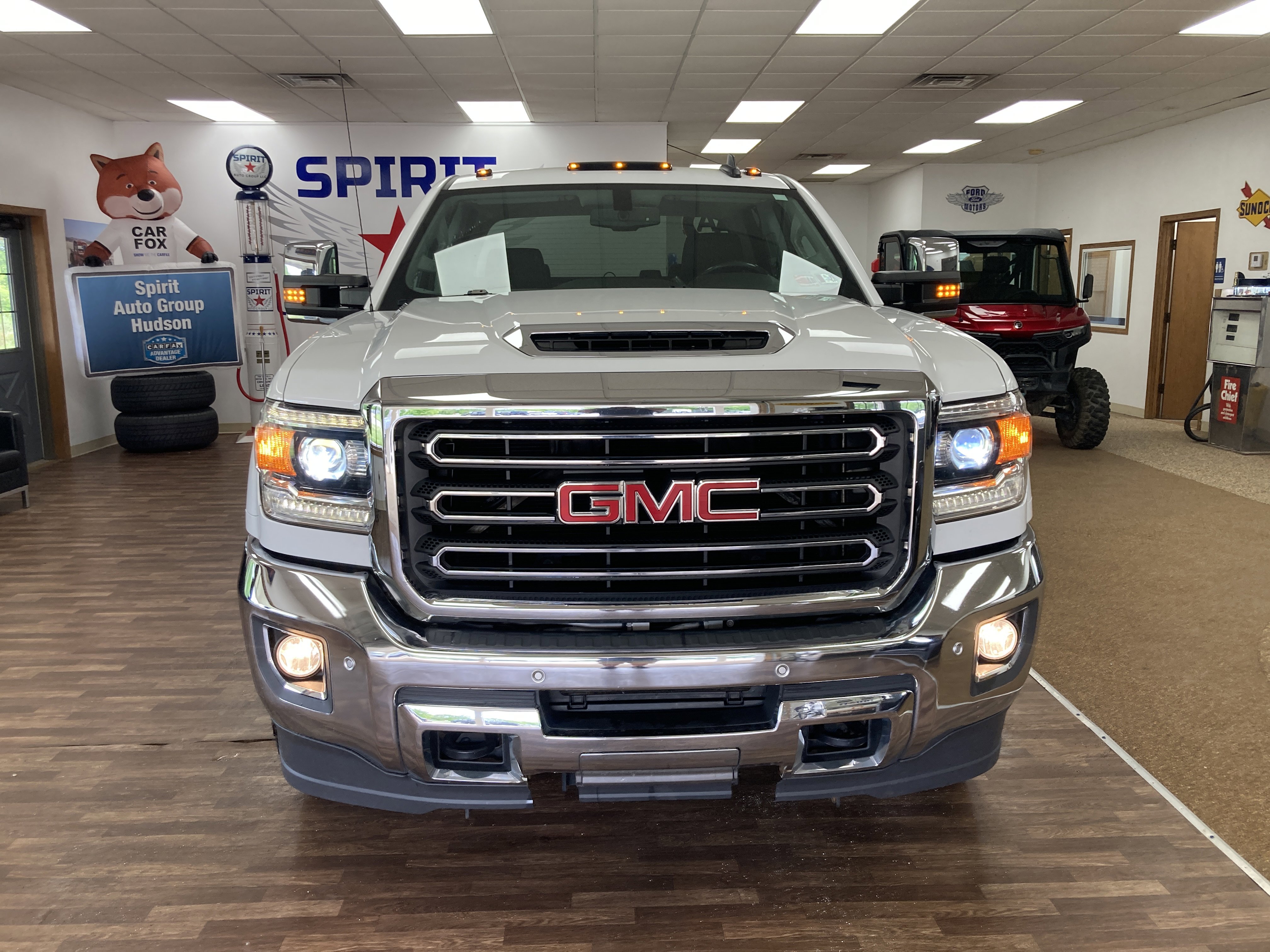 Used 2019 GMC Sierra 2500 SLT w/ Duramax Plus Package AWD/4WD image 4