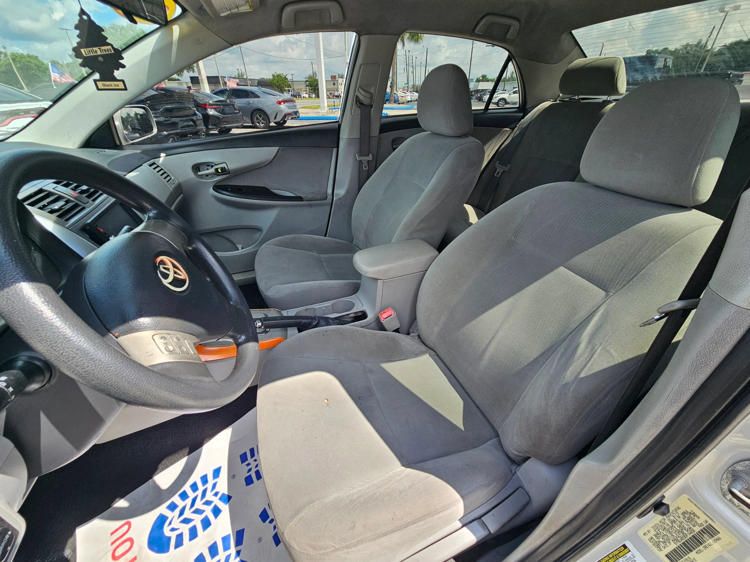 Used 2013 Toyota Corolla LE FWD image 11