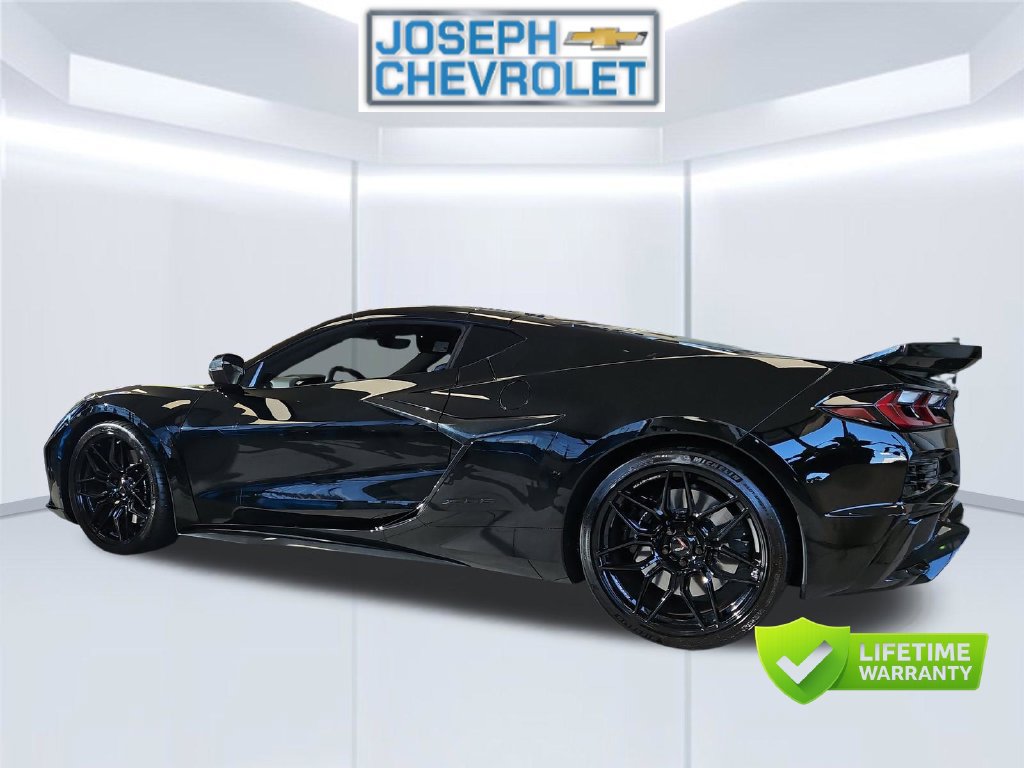 Used 2025 Chevrolet Corvette Z06 RWD image 5