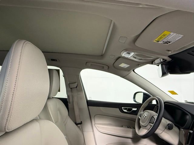 Used 2021 Volvo XC60 T5 Momentum w/ Climate Package image 49