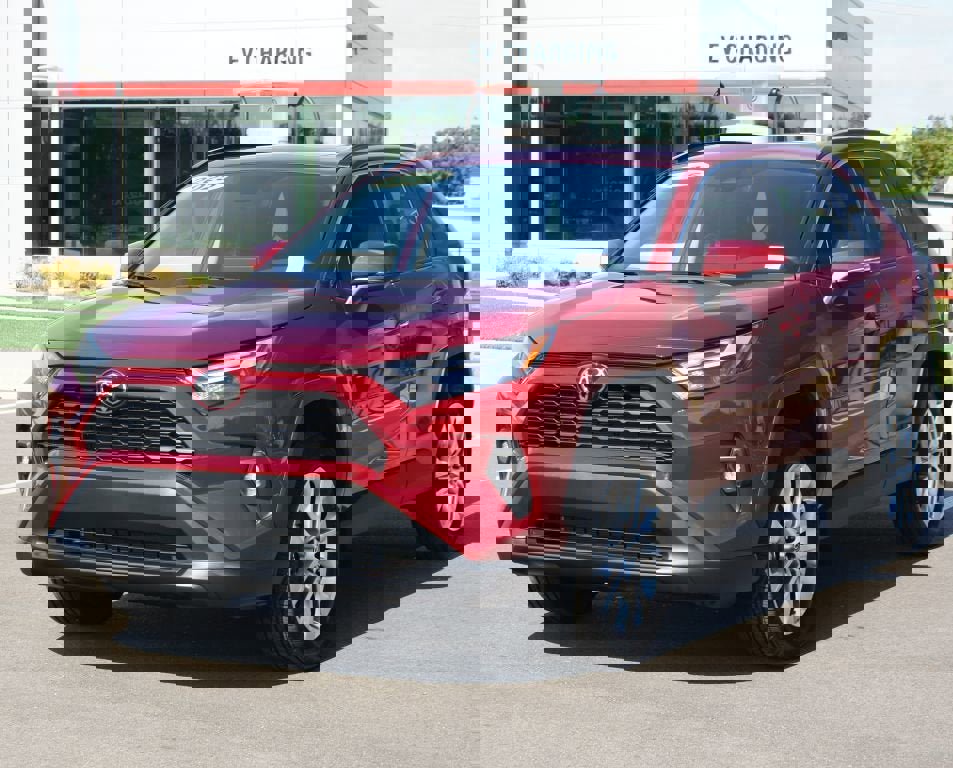 Used 2025 Toyota RAV4 XLE Premium image 23