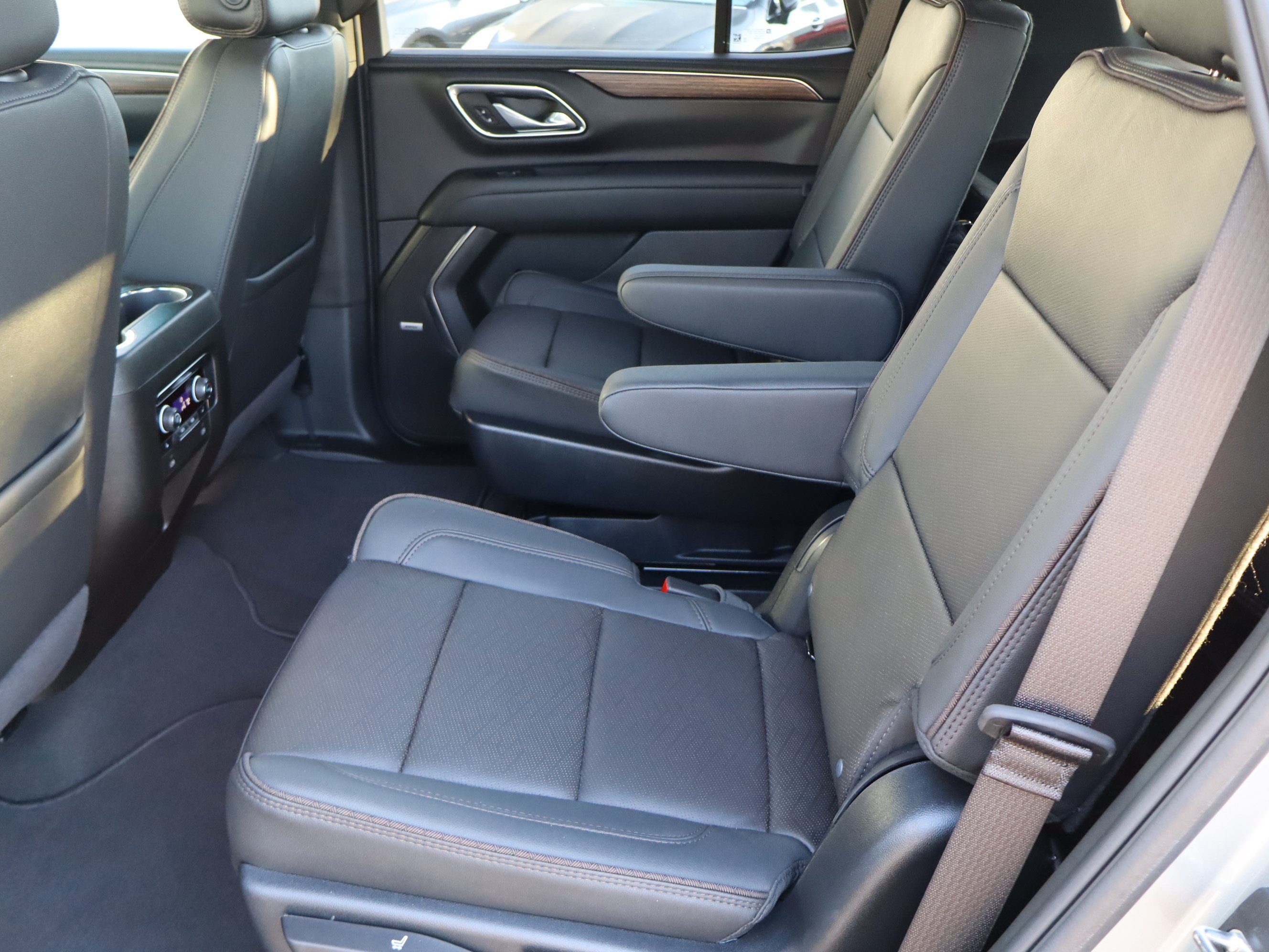 Used 2024 Chevrolet Tahoe High Country RWD image 32