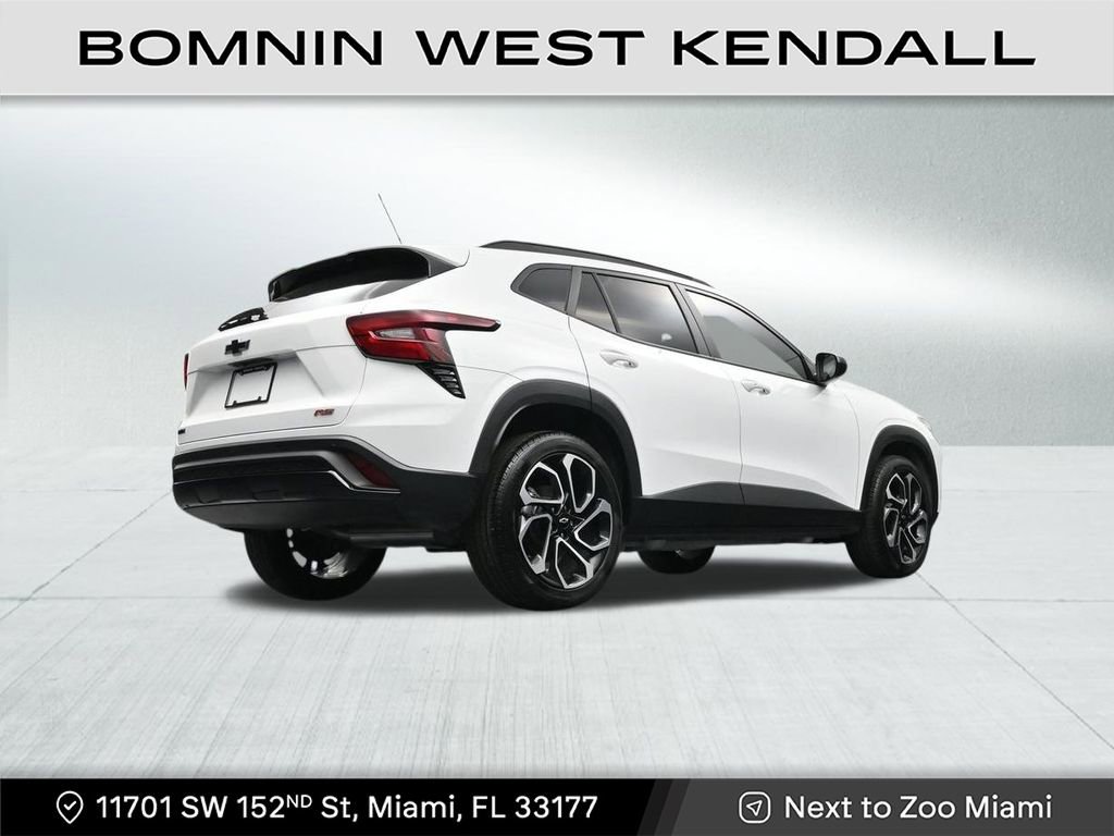 Used 2025 Chevrolet Trax RS w/ Sunroof Package image 25