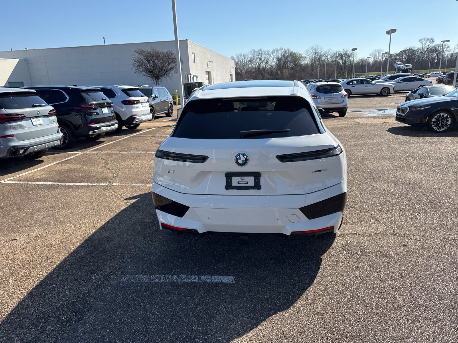 Used 2023 BMW iX xDrive50 w/ Premium Package image 6