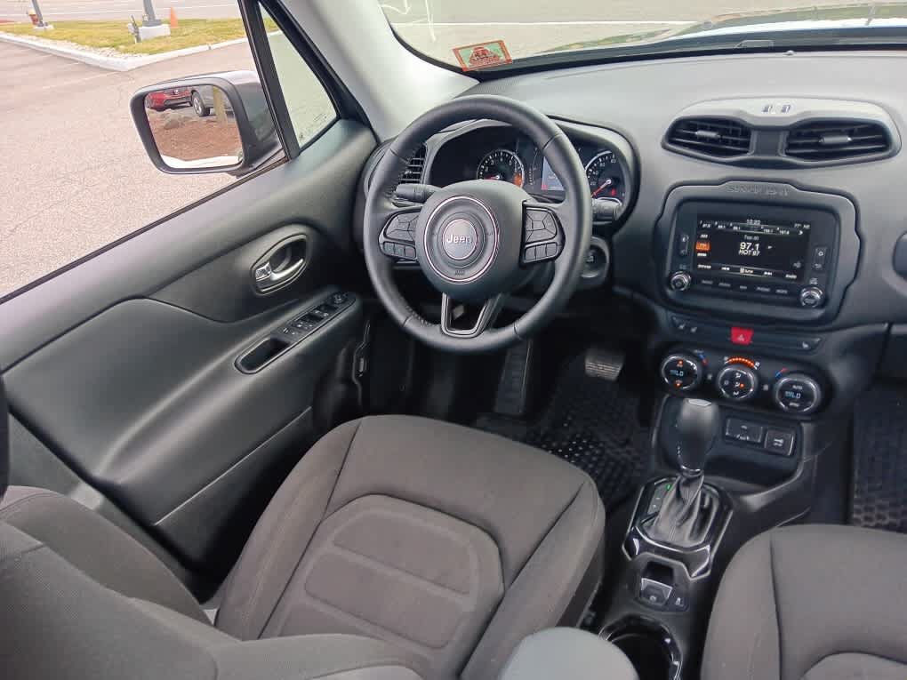 Used 2016 Jeep Renegade Latitude AWD/4WD image 17