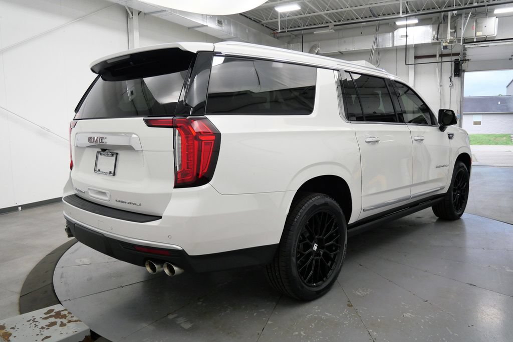 Used 2023 GMC Yukon XL Denali AWD/4WD image 7