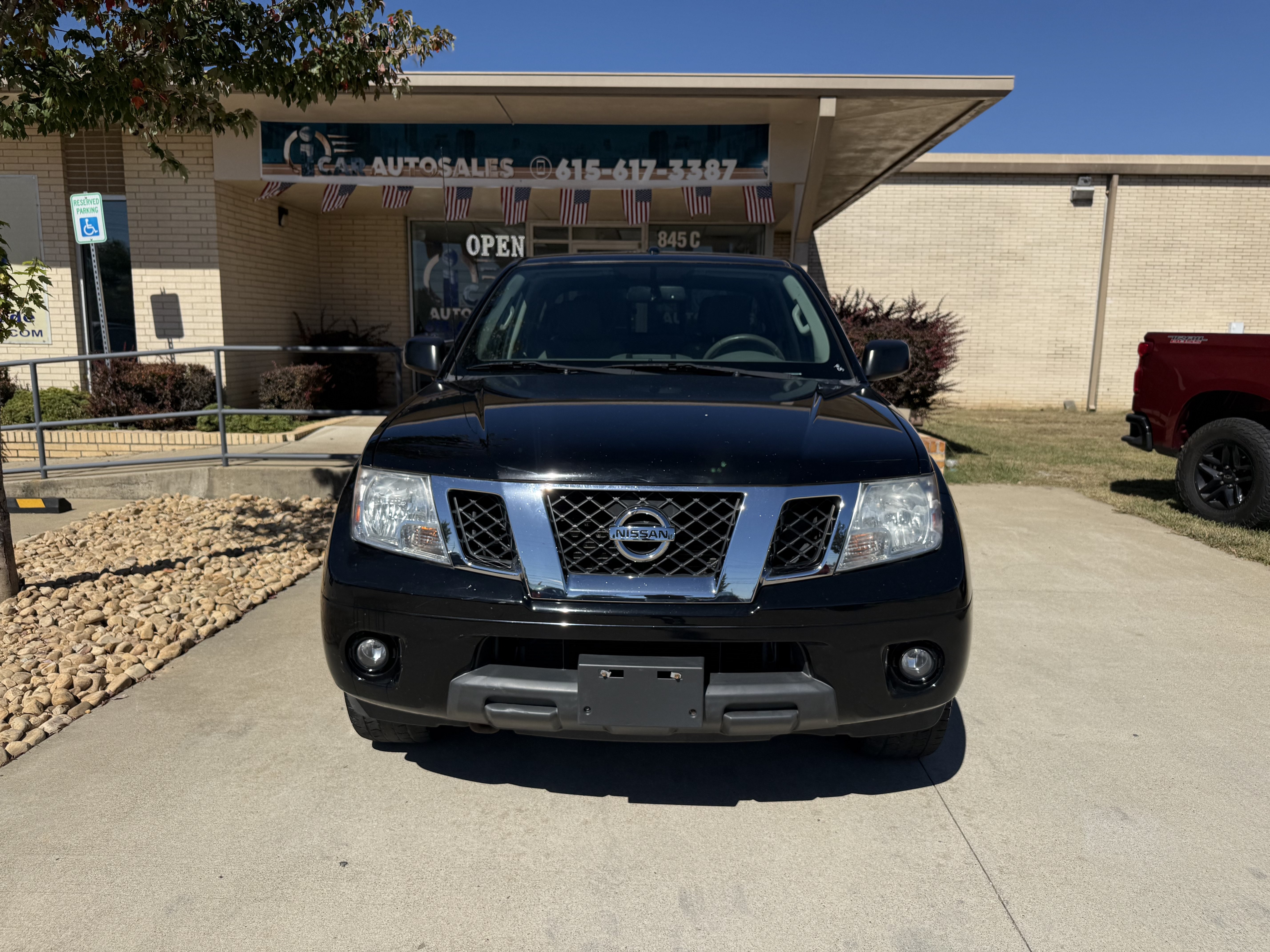 Used 2015 Nissan Frontier SV w/ SV Value Truck Package AWD/4WD image 2