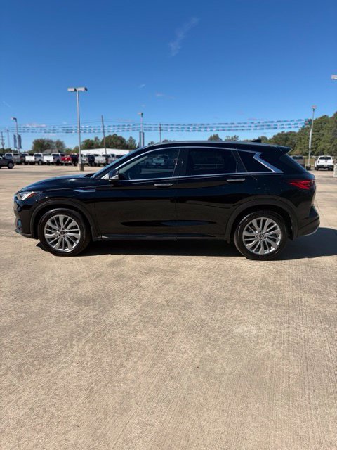 Used 2023 INFINITI QX50 Luxe FWD image 2