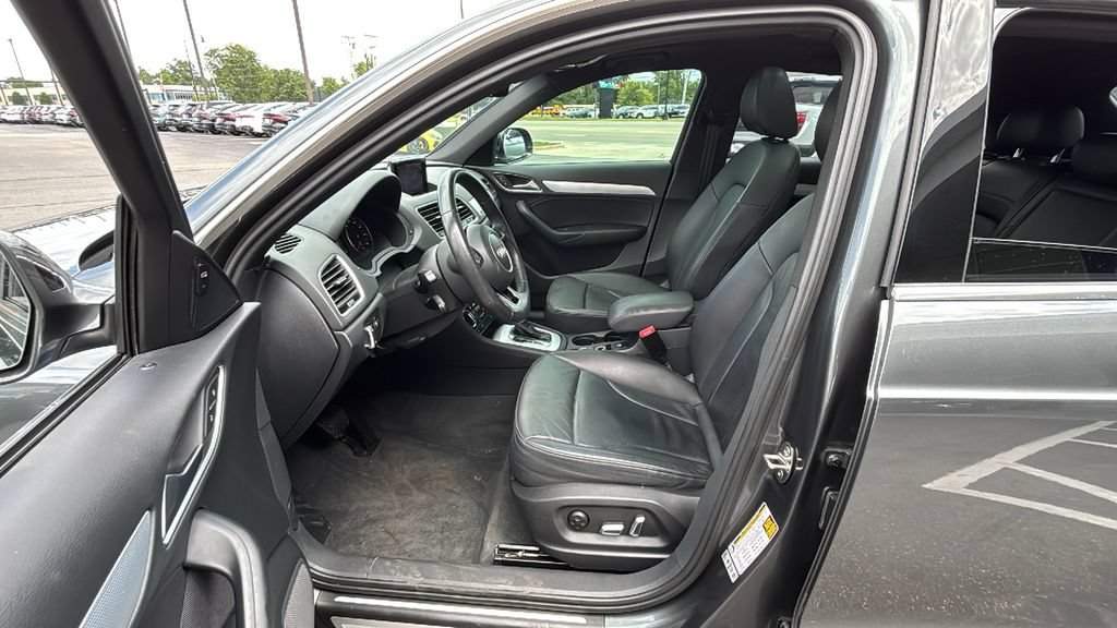 Used 2018 Audi Q3 2.0T Premium Plus w/ Premium Plus Package AWD/4WD image 25