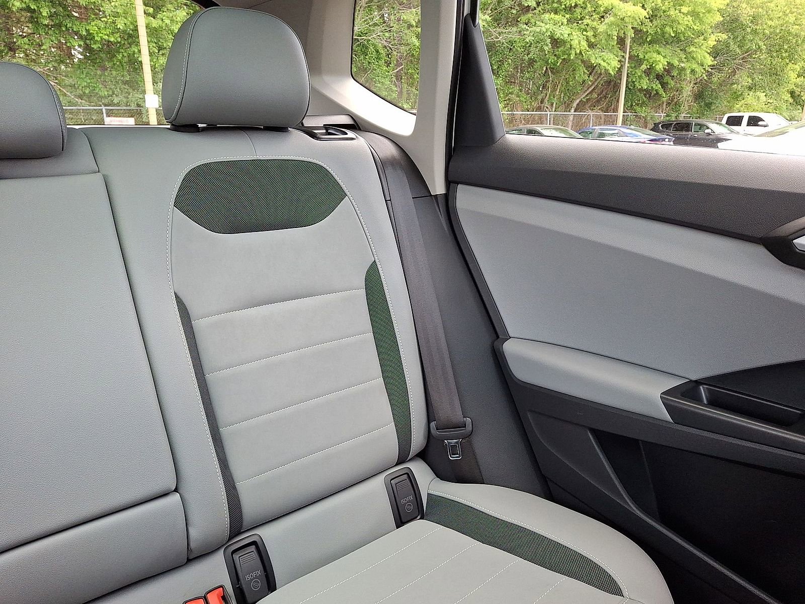 Used 2022 Volkswagen Taos SE w/ Panoramic Sunroof Package FWD image 14