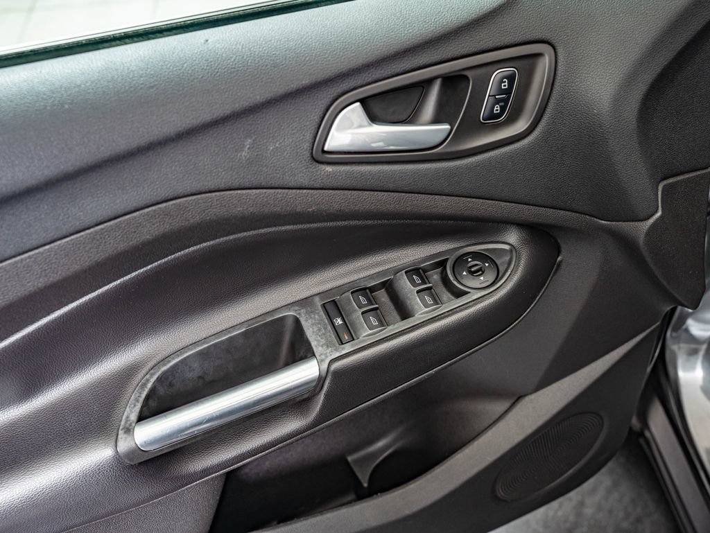 Used 2017 Ford Escape SE FWD image 17