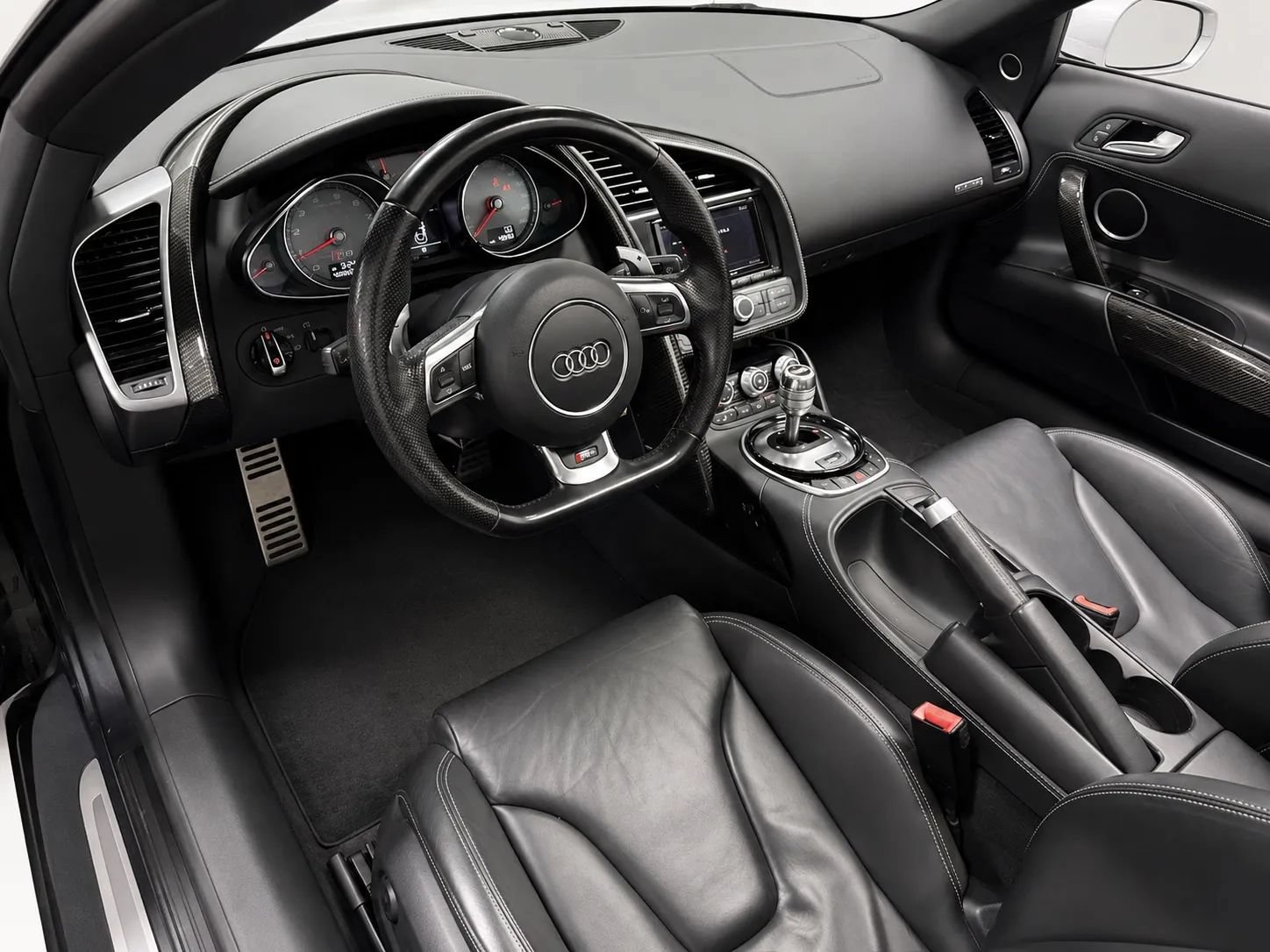 Used 2015 Audi R8 V8 w/ Full Leather Package AWD/4WD image 11
