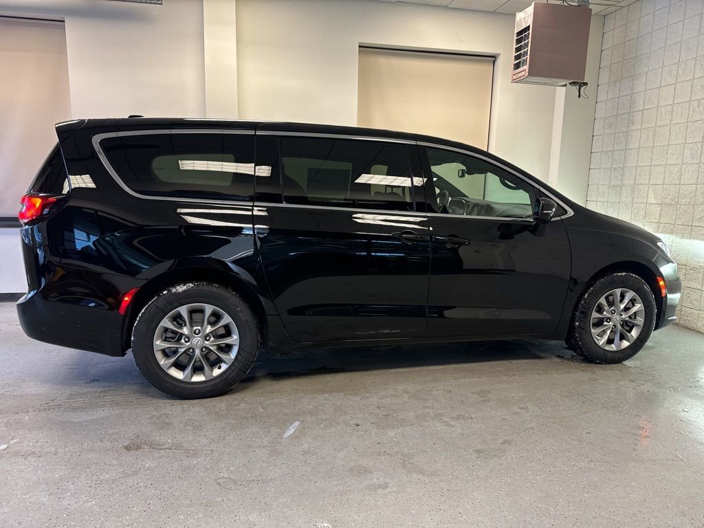 New 2026 Chrysler Pacifica Select image 22