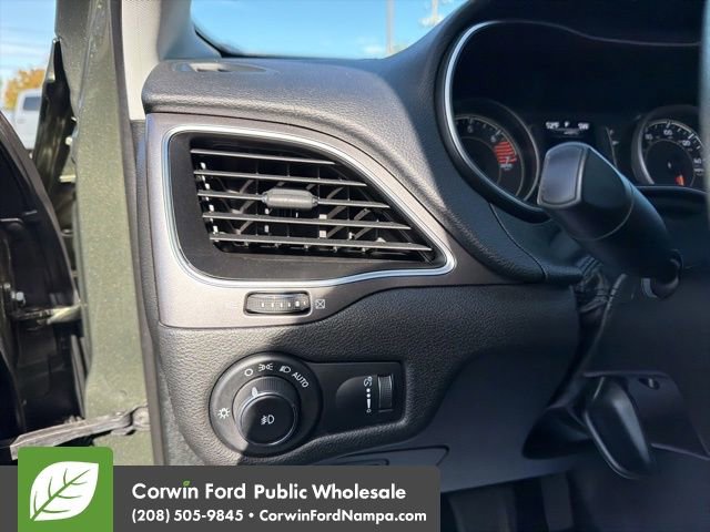 Used 2019 Jeep Cherokee Latitude w/ Popular Appearance Group AWD/4WD image 14