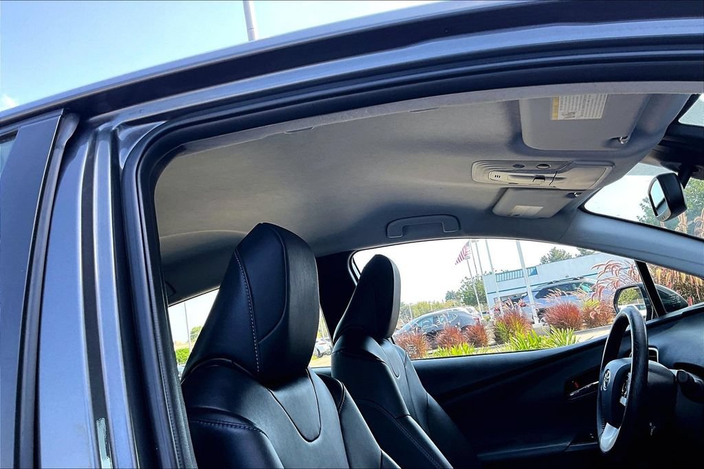 Used 2016 Toyota Prius Four Touring w/ Preferred Accessory Package FWD image 27