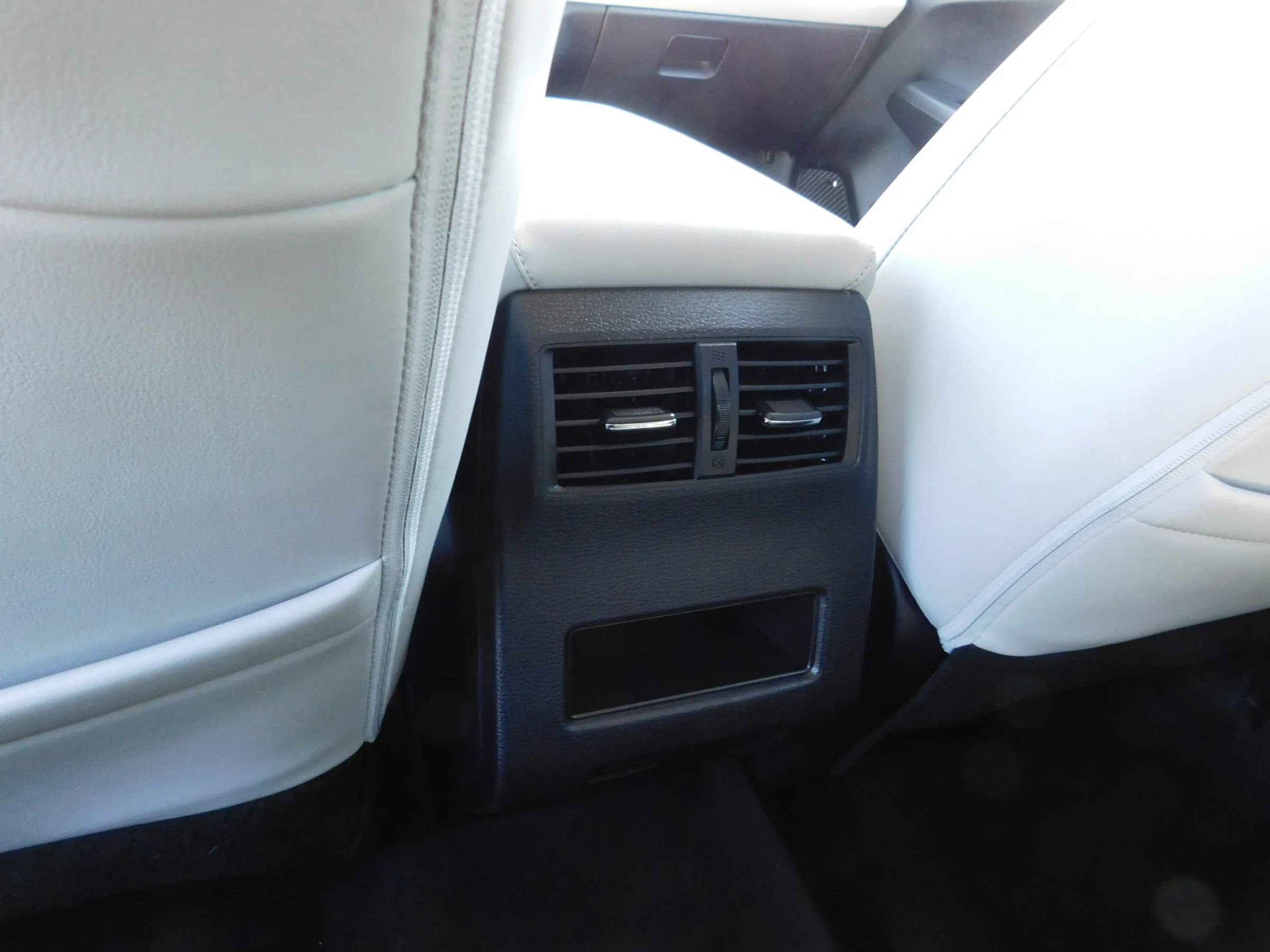 Used 2025 Mitsubishi Outlander SE AWD/4WD image 14