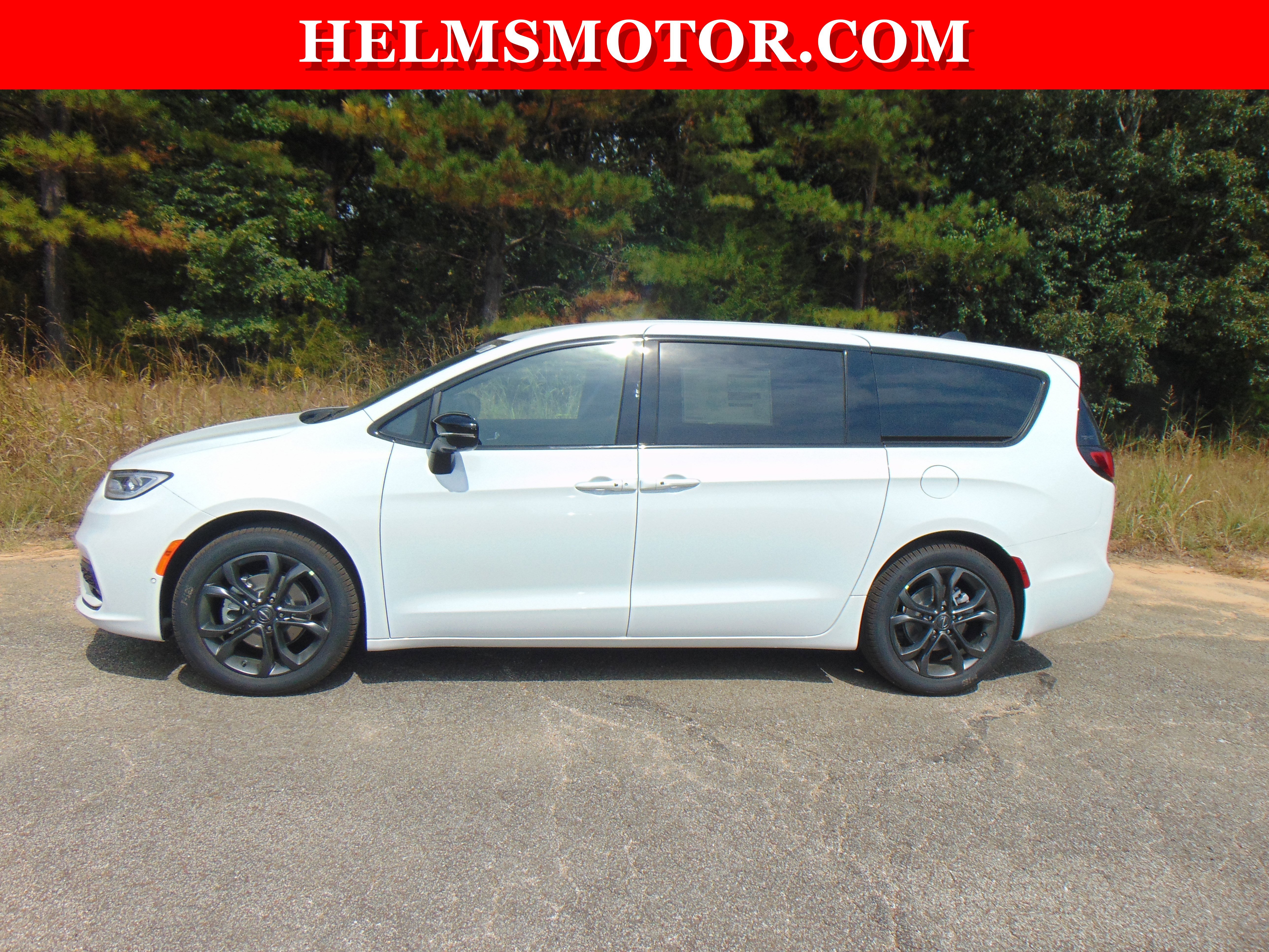 New 2026 Chrysler Pacifica Select image 4