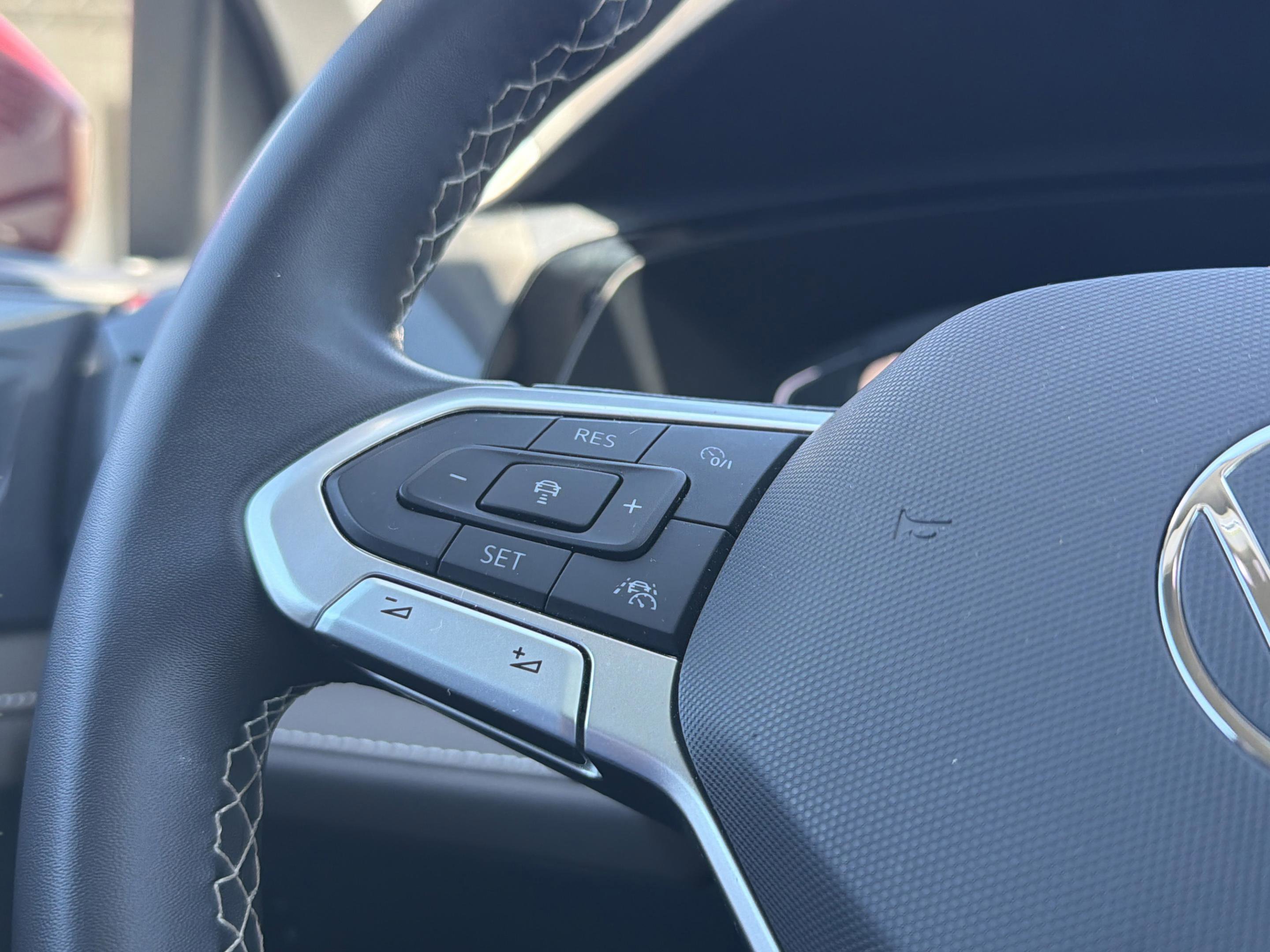 Used 2023 Volkswagen Taos SEL image 13