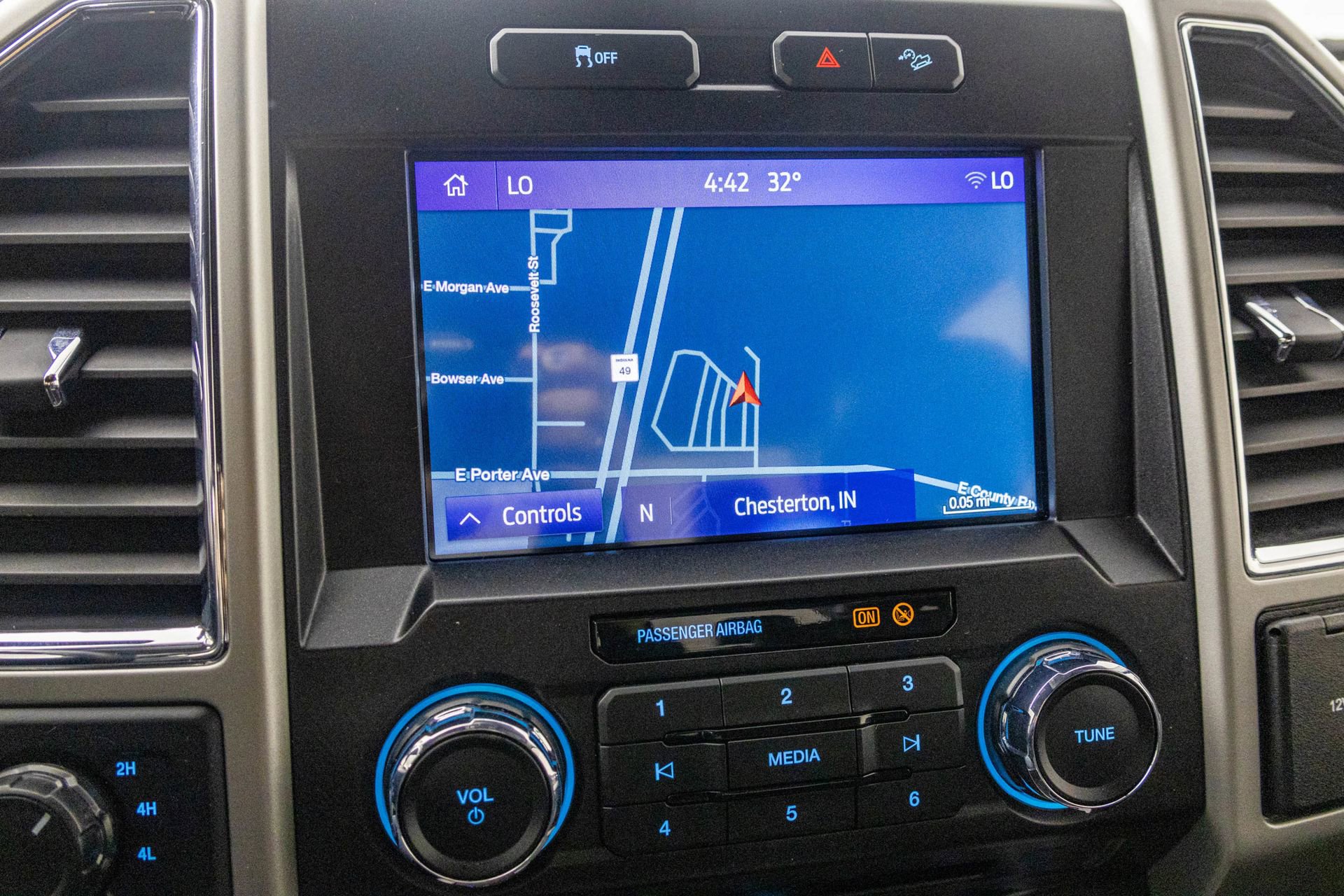 Used 2018 Ford F250 Lariat w/ Chrome Package image 26