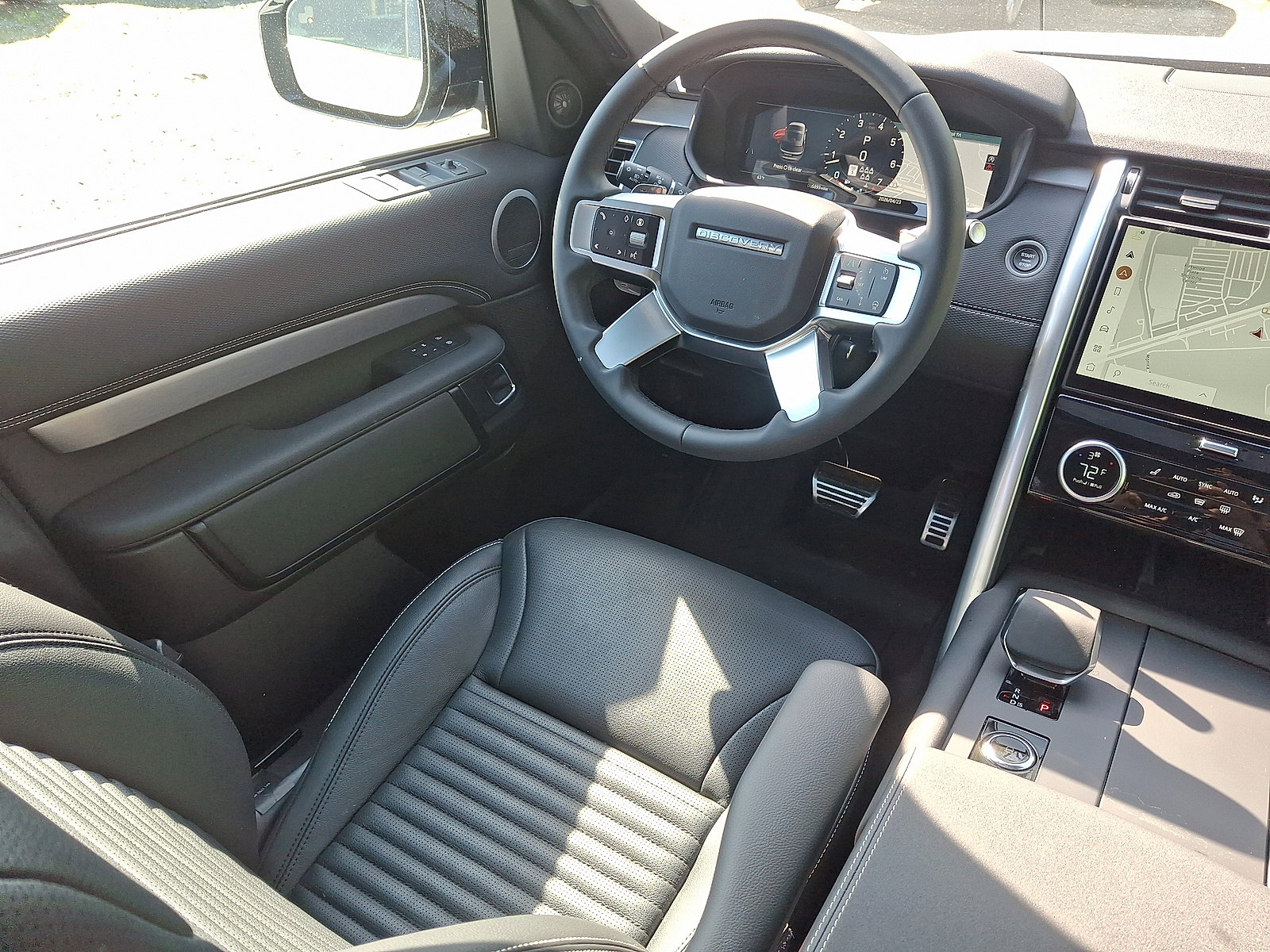 Certified 2025 Land Rover Discovery Dynamic SE AWD/4WD image 18