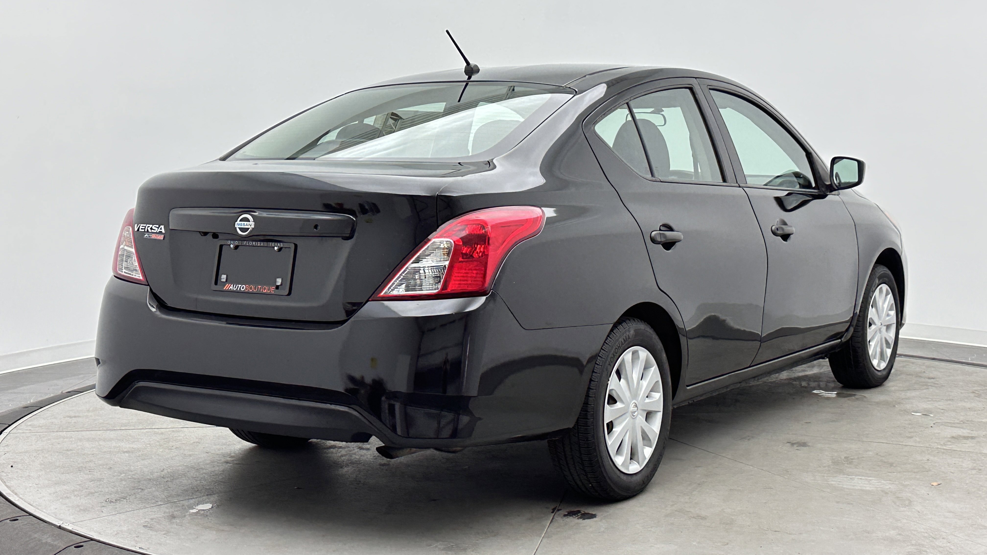 Used 2019 Nissan Versa S FWD image 7