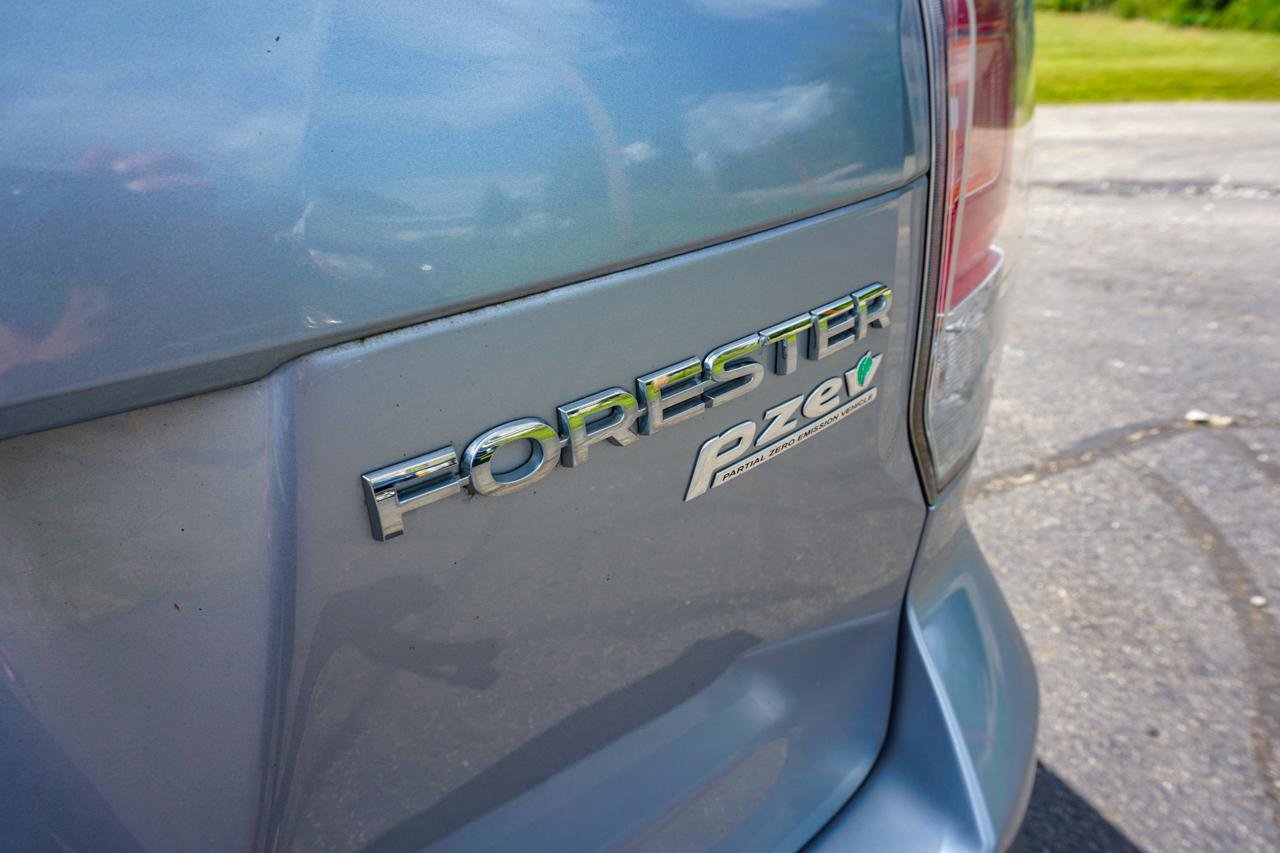 Used 2017 Subaru Forester 2.5i Premium w/ All-Weather Package AWD/4WD image 6