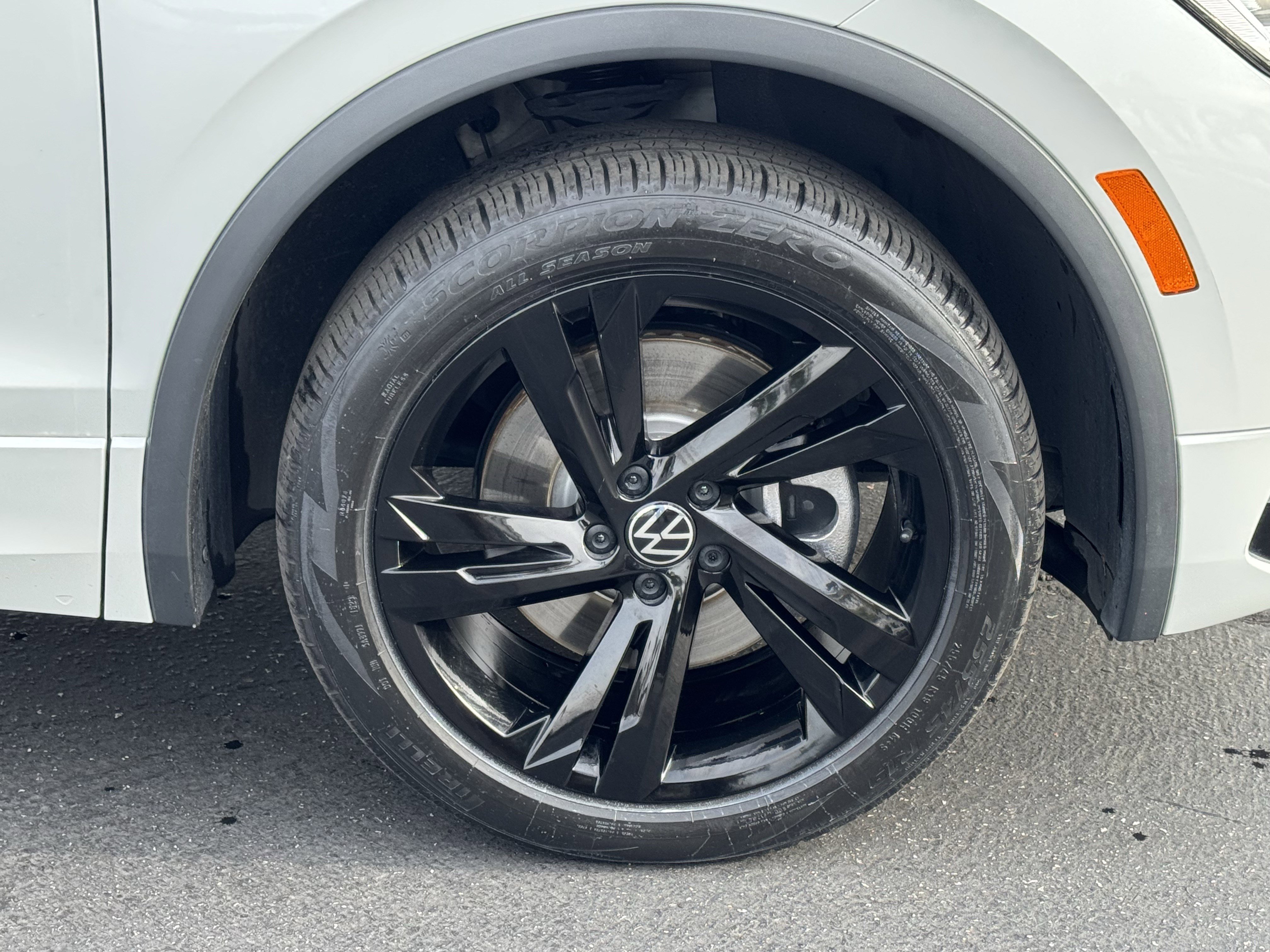 Used 2023 Volkswagen Tiguan SE R-Line image 12