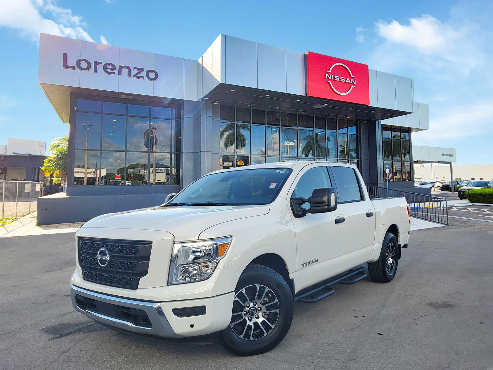 Certified 2024 Nissan Titan SV w/ SV Convenience Package image 1