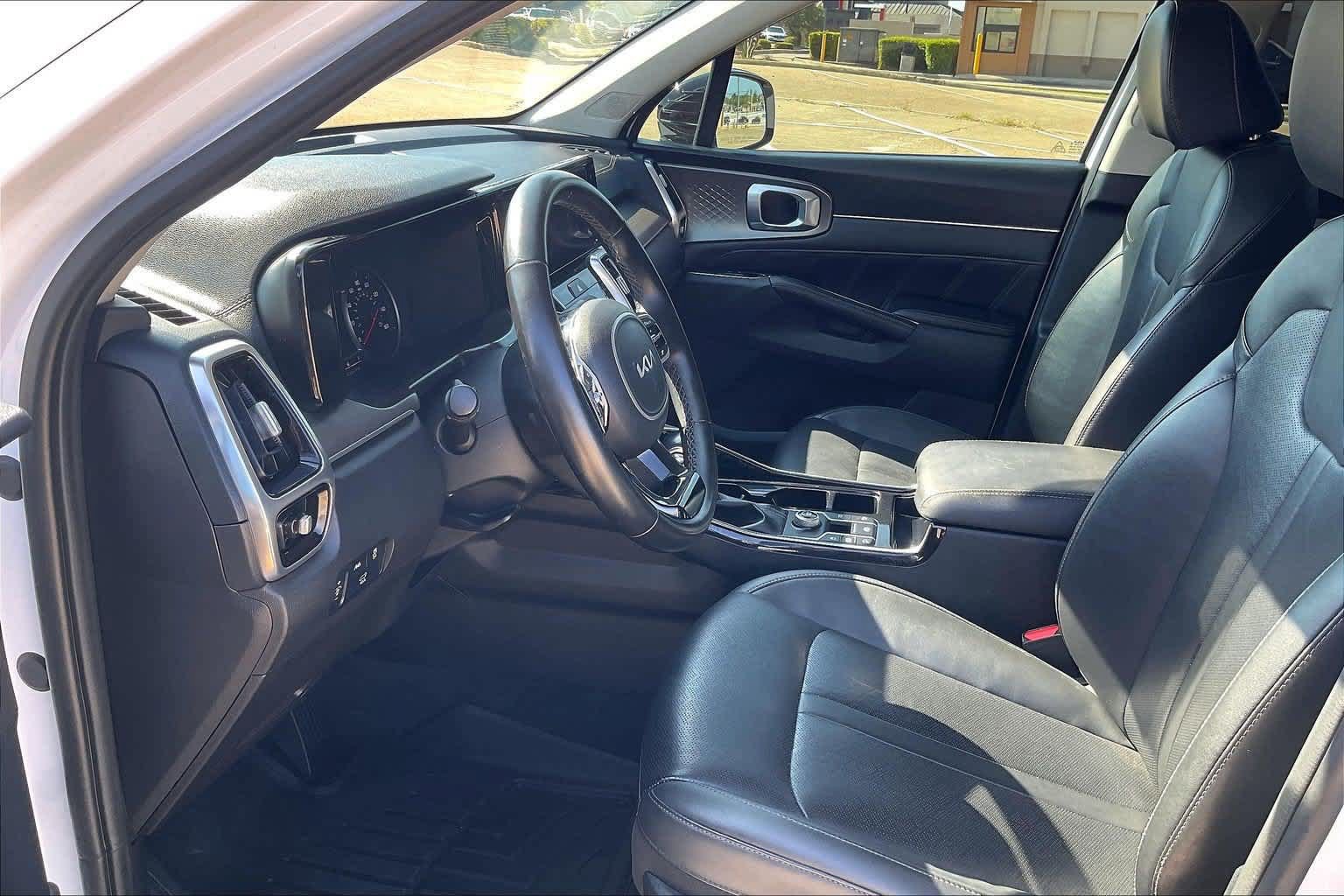 Certified 2022 Kia Sorento SX FWD image 2