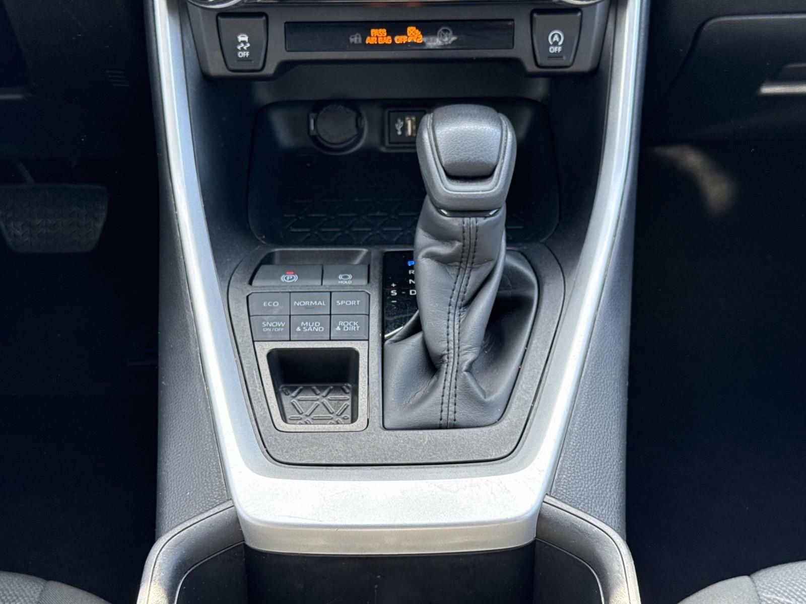 Used 2025 Toyota RAV4 XLE AWD/4WD image 11