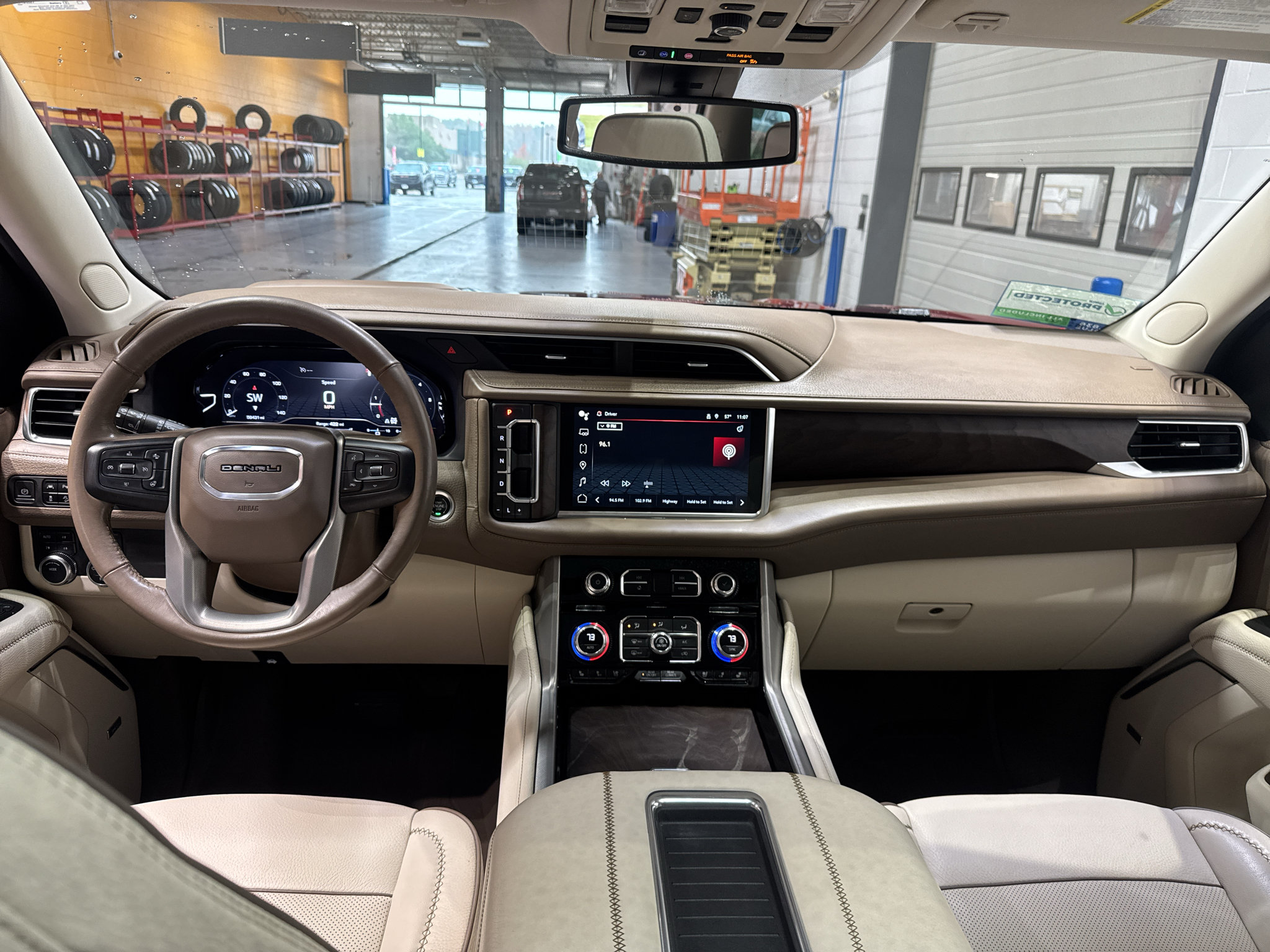Used 2022 GMC Yukon Denali AWD/4WD image 16
