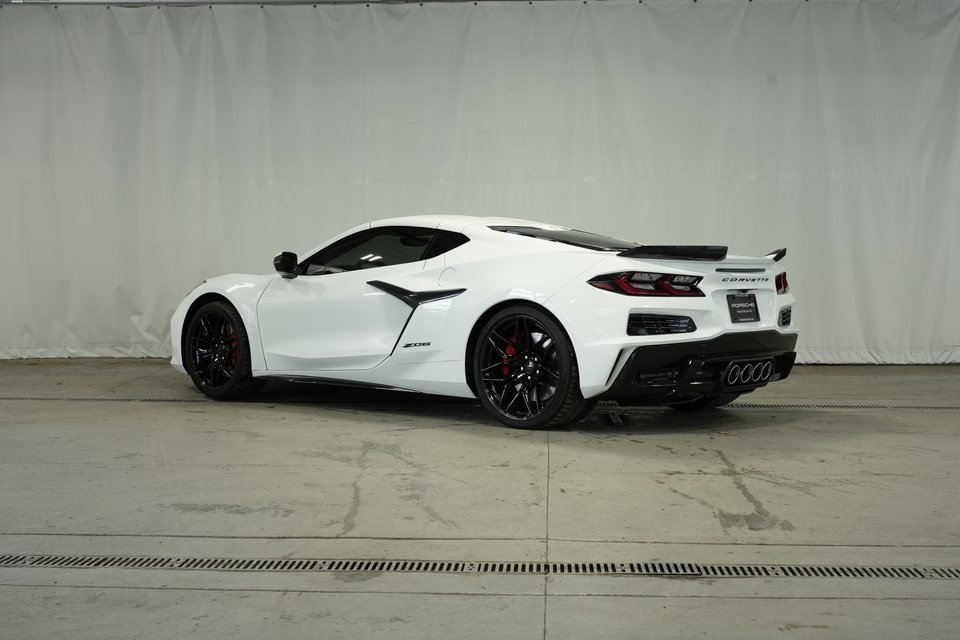 Used 2023 Chevrolet Corvette Z06 image 3