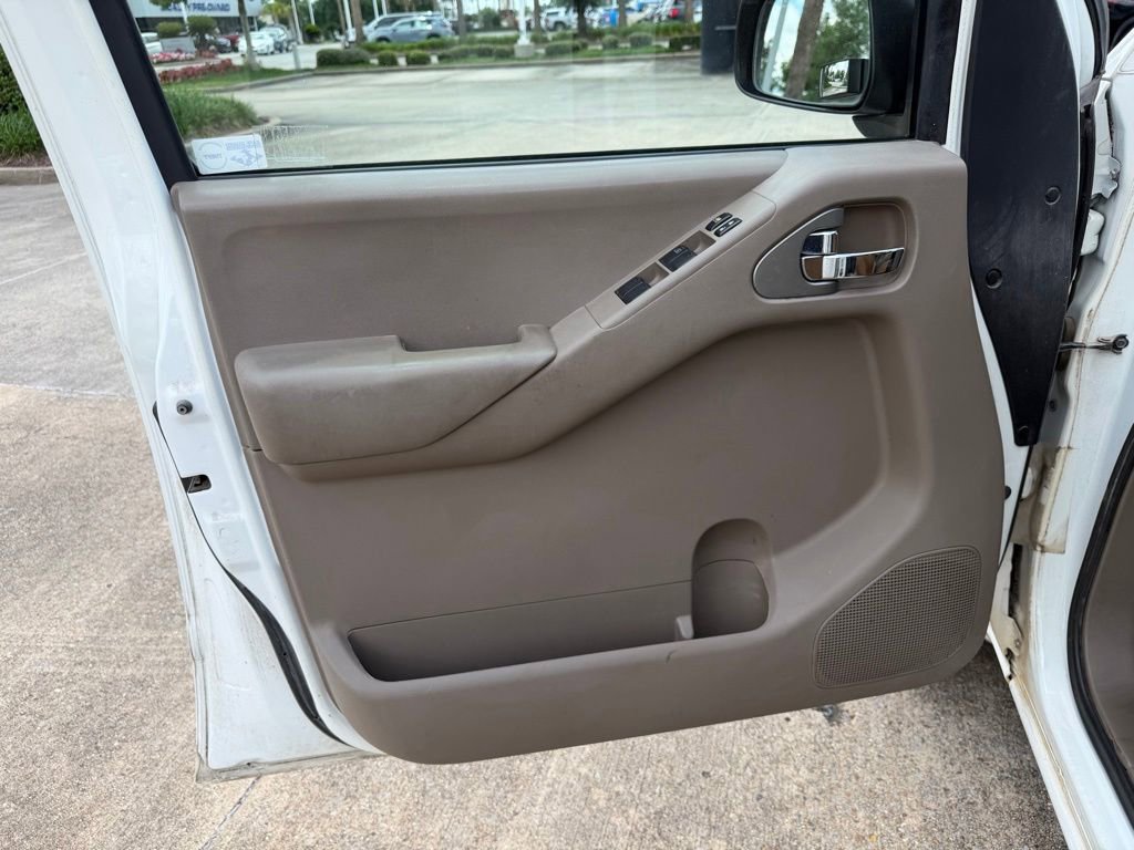 Used 2014 Nissan Frontier SV w/ SV Value Truck Package RWD image 11