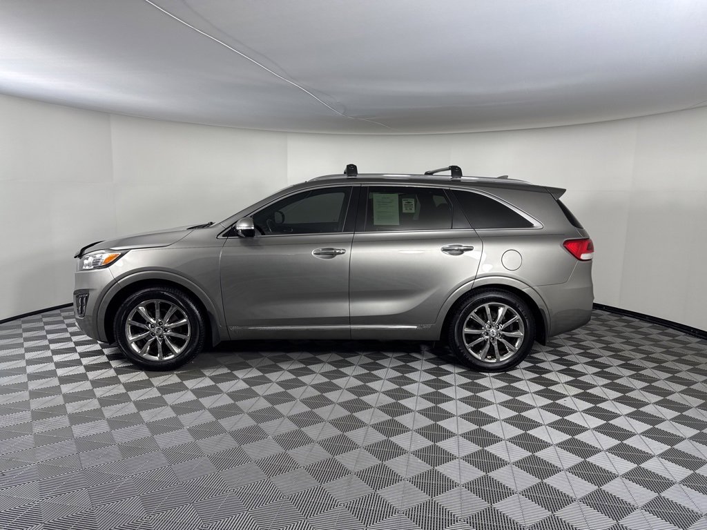 Used 2017 Kia Sorento SX image 2