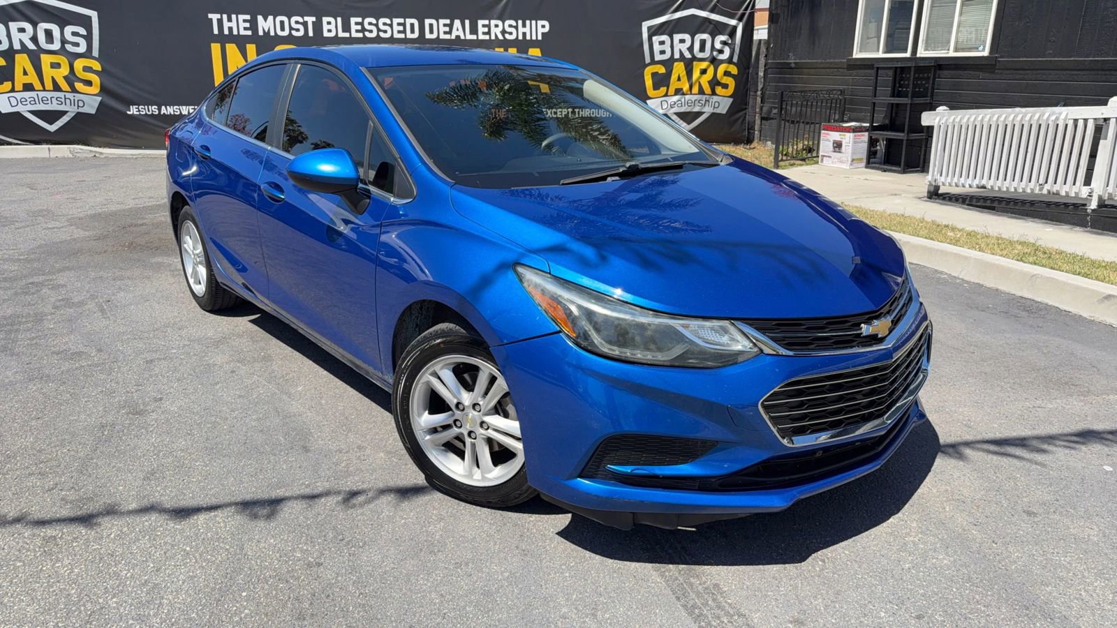 Used 2017 Chevrolet Cruze LT w/ Convenience Package image 2
