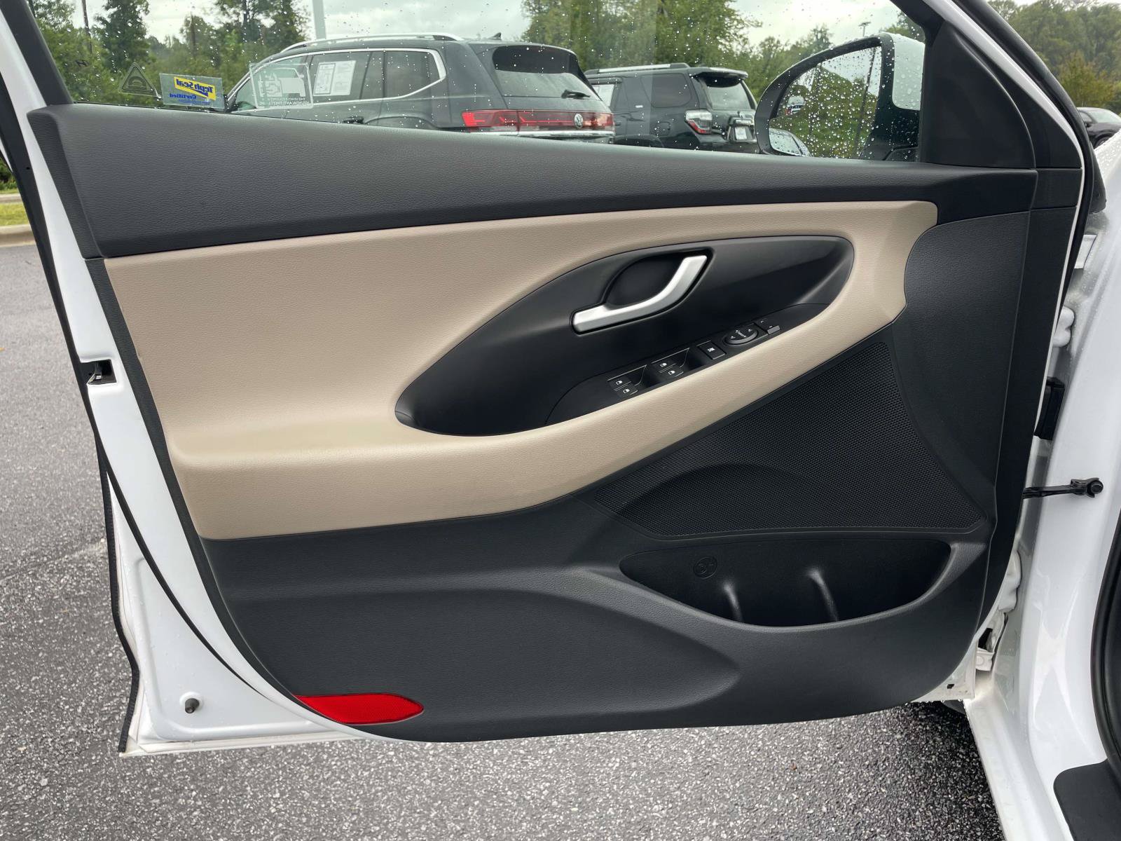 Used 2020 Hyundai Elantra GT FWD image 5