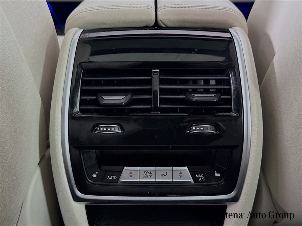 Used 2022 BMW X7 M50i image 27