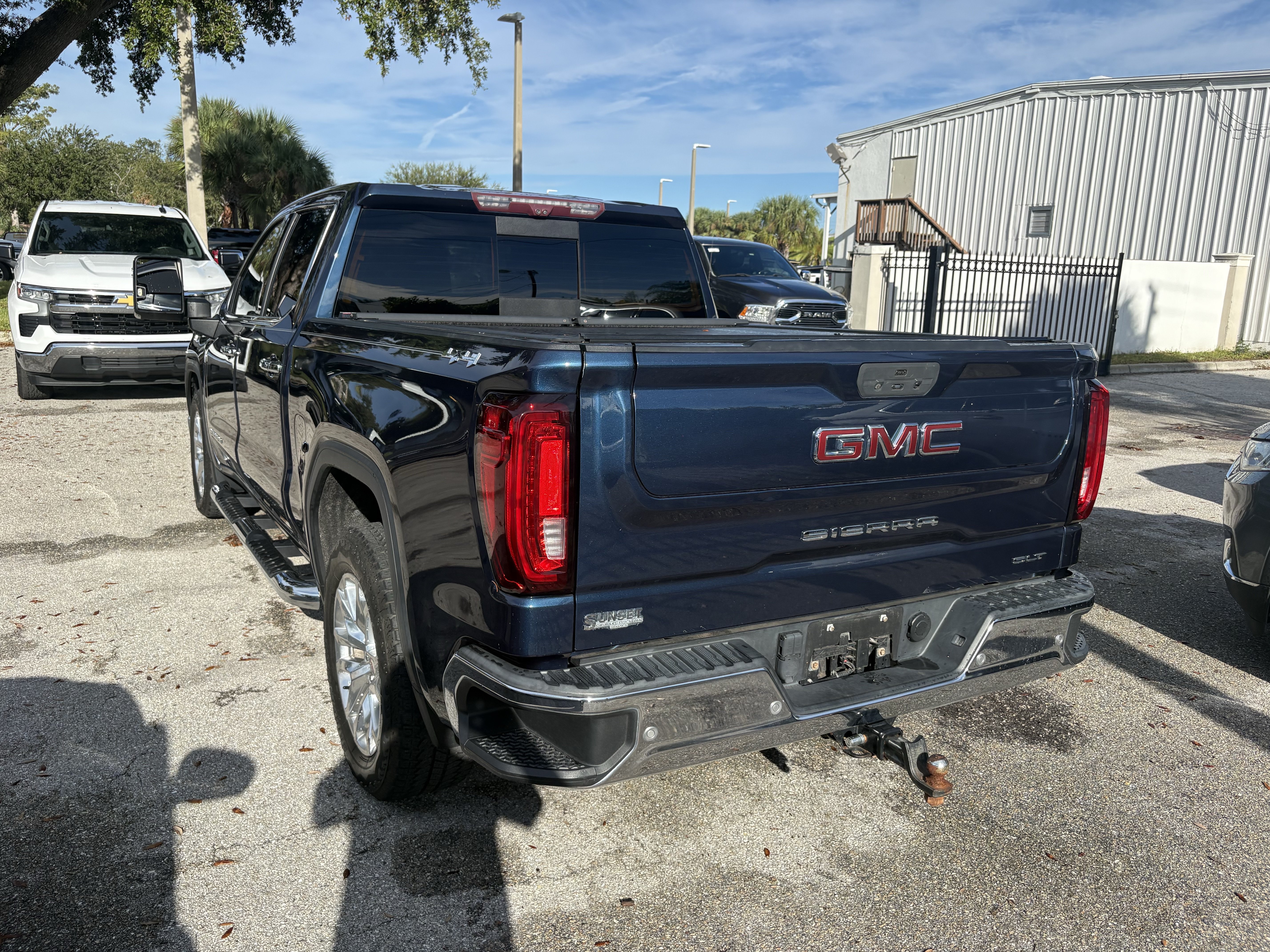 Used 2021 GMC Sierra 1500 SLT w/ Technology Package AWD/4WD image 5